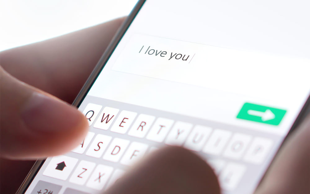 find out who your boyfriend is texting